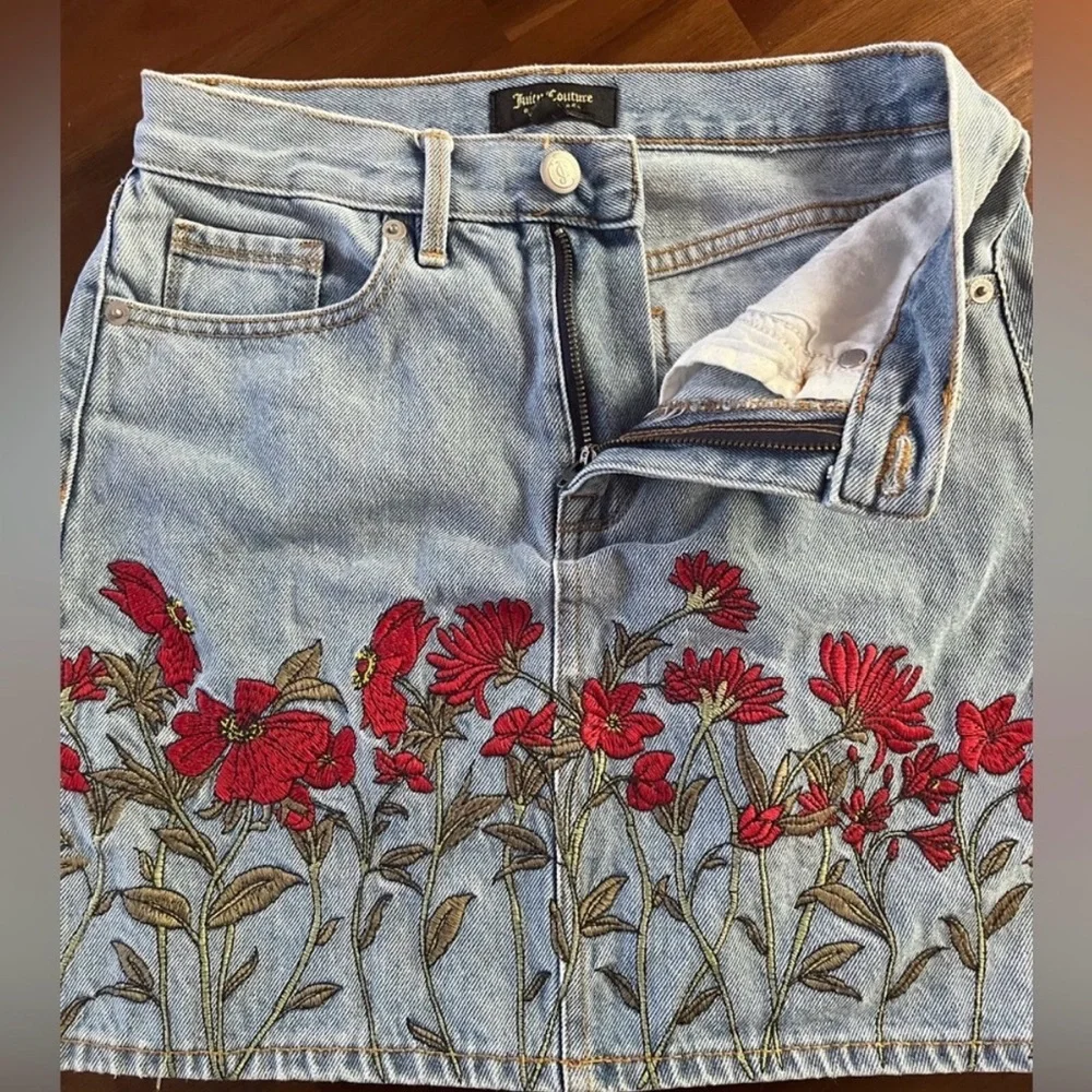 Juicy Couture Black Label Embroidered Denim Mini Skirt – Size 24